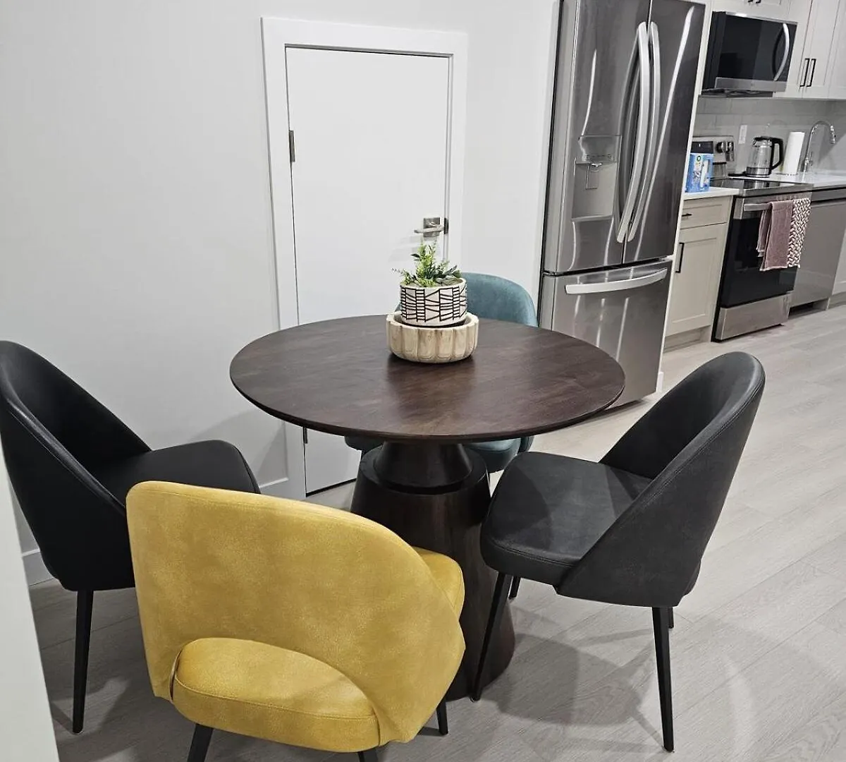 Brand-New Guesthouse-2Bedrooms Calgary