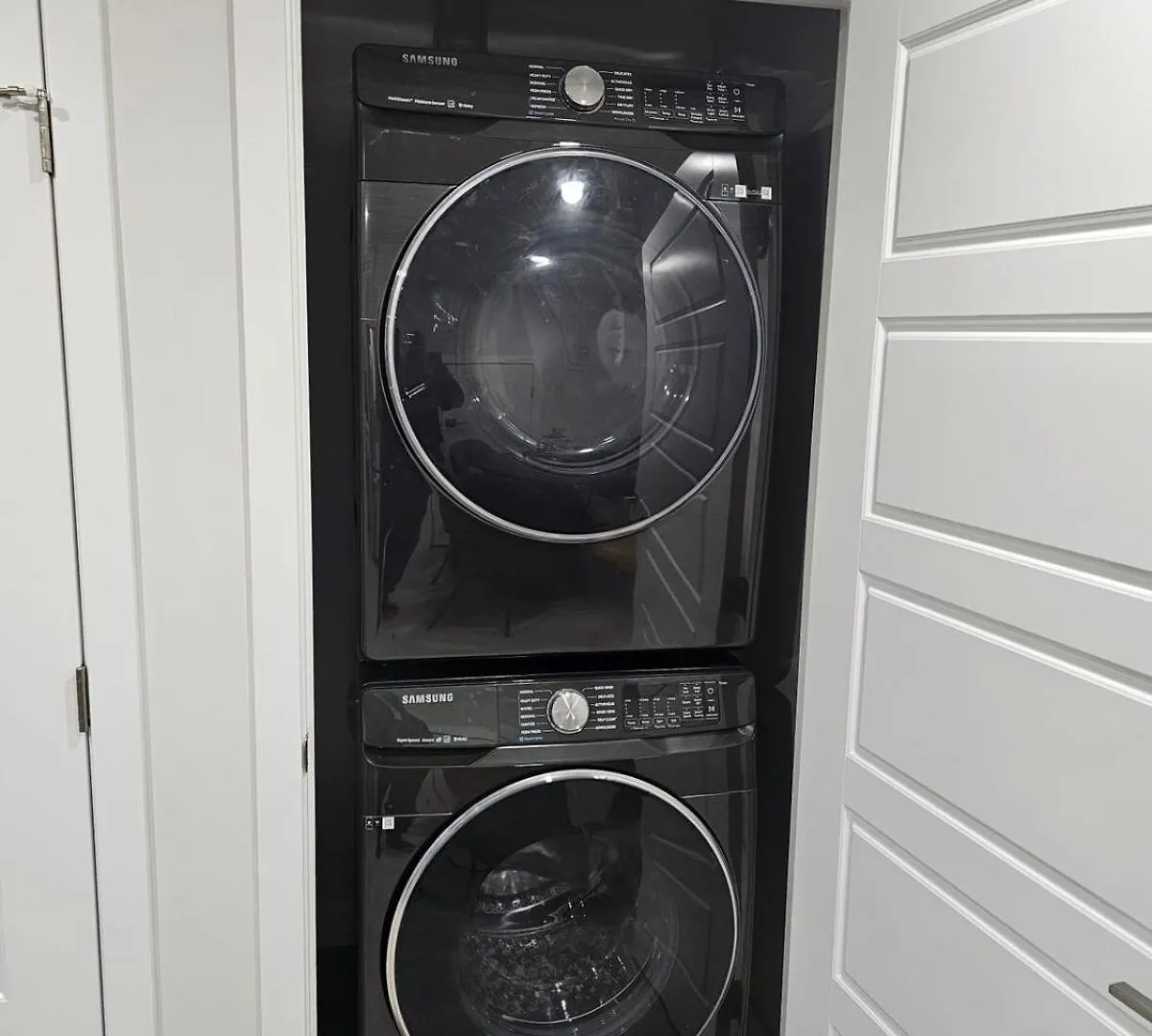 Brand-New Guesthouse-2Bedrooms Calgary
